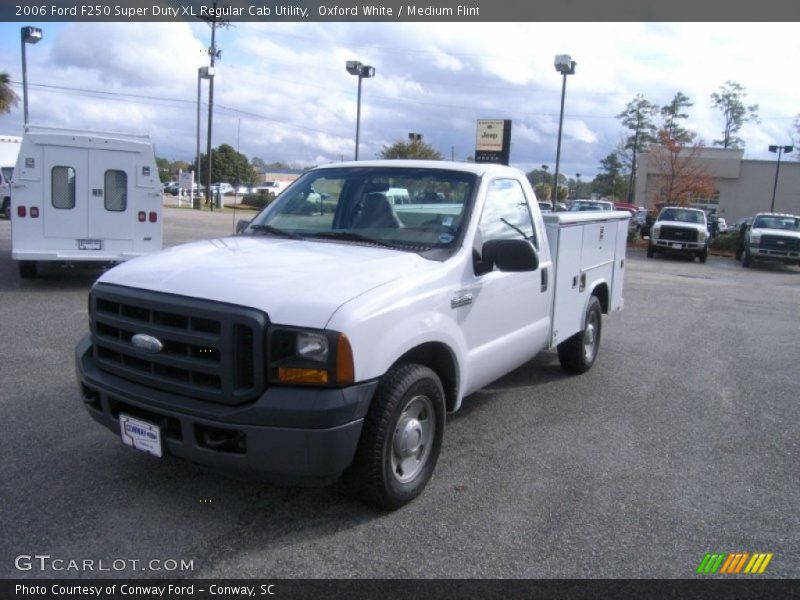 Oxford White / Medium Flint 2006 Ford F250 Super Duty XL Regular Cab Utility