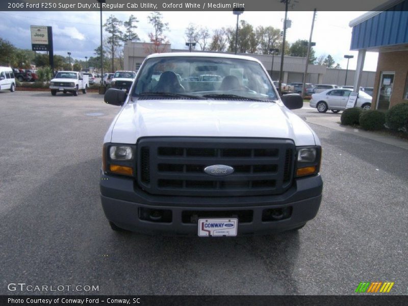 Oxford White / Medium Flint 2006 Ford F250 Super Duty XL Regular Cab Utility