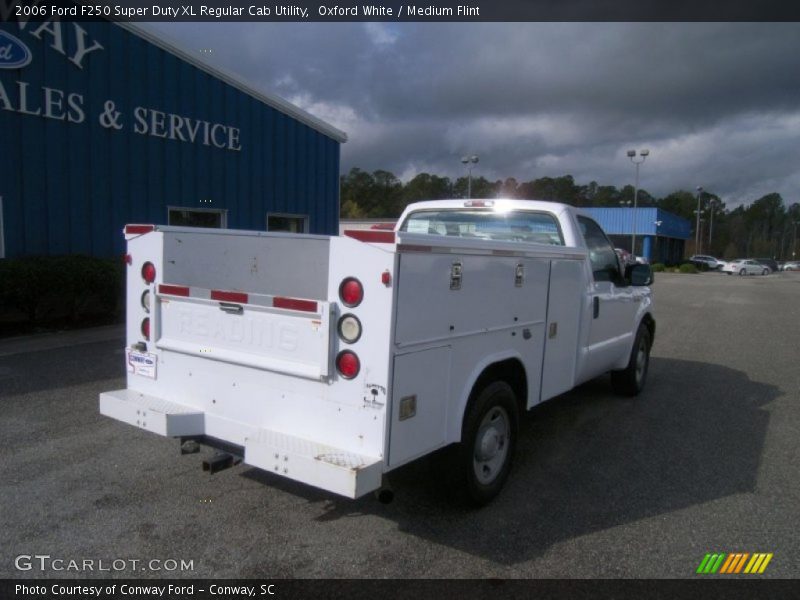 Oxford White / Medium Flint 2006 Ford F250 Super Duty XL Regular Cab Utility