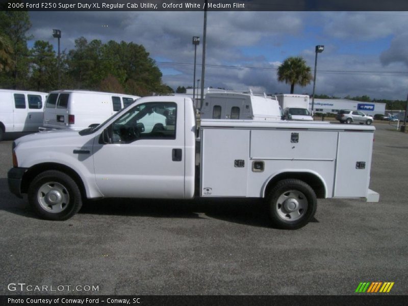 Oxford White / Medium Flint 2006 Ford F250 Super Duty XL Regular Cab Utility