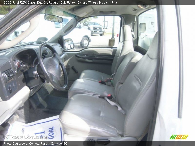 Oxford White / Medium Flint 2006 Ford F250 Super Duty XL Regular Cab Utility