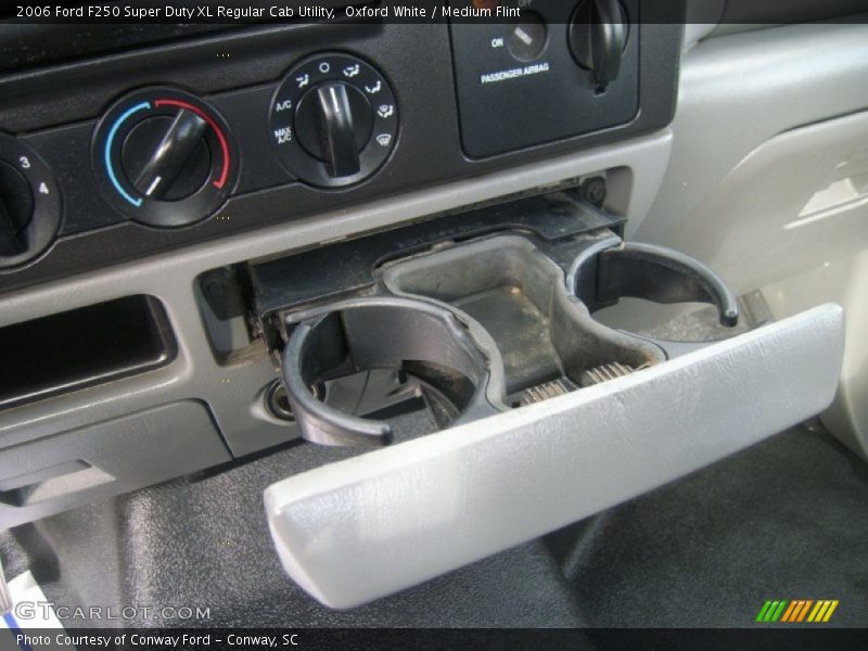 Oxford White / Medium Flint 2006 Ford F250 Super Duty XL Regular Cab Utility