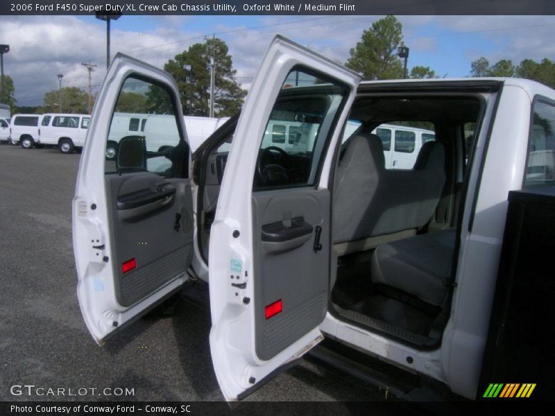 Oxford White / Medium Flint 2006 Ford F450 Super Duty XL Crew Cab Chassis Utility