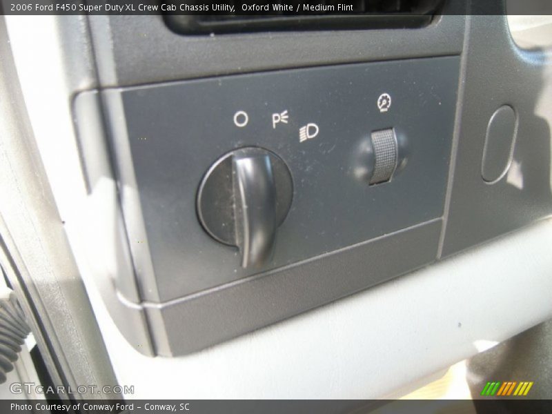 Oxford White / Medium Flint 2006 Ford F450 Super Duty XL Crew Cab Chassis Utility