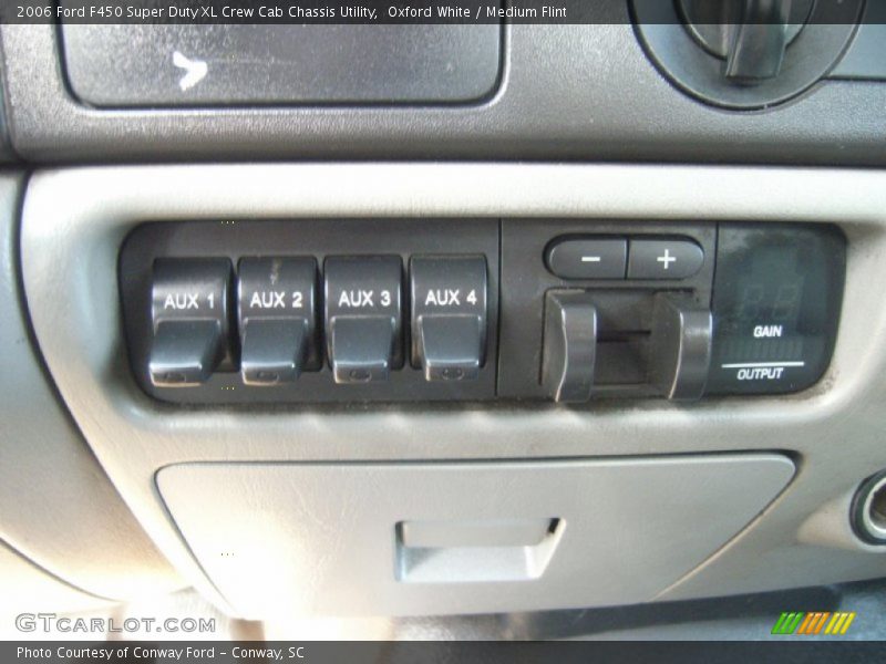 Oxford White / Medium Flint 2006 Ford F450 Super Duty XL Crew Cab Chassis Utility