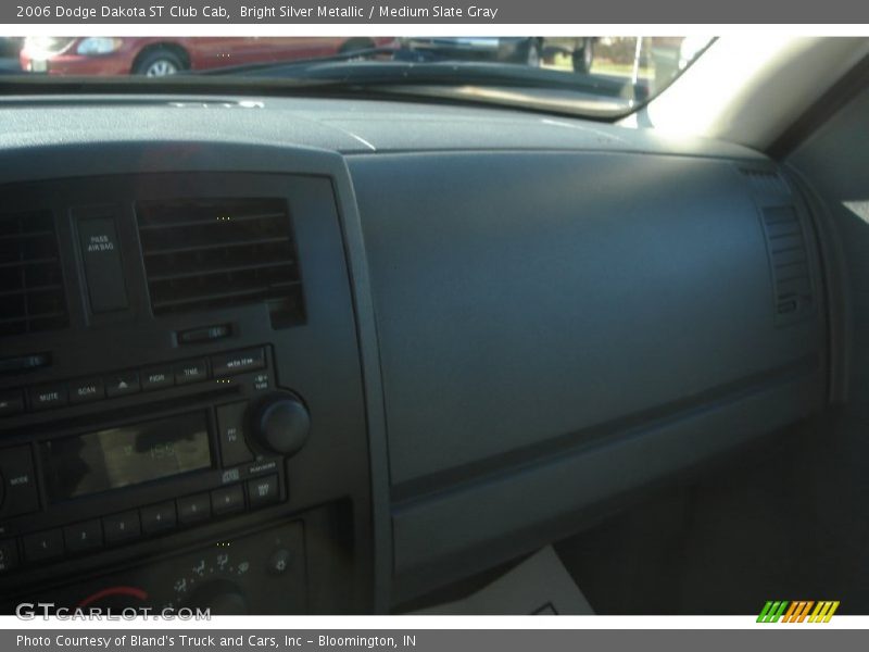 Bright Silver Metallic / Medium Slate Gray 2006 Dodge Dakota ST Club Cab