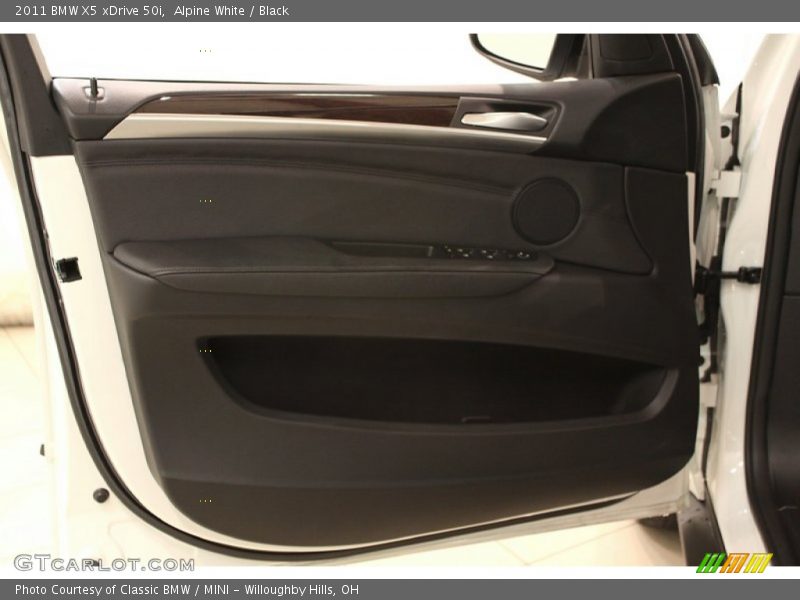 Alpine White / Black 2011 BMW X5 xDrive 50i