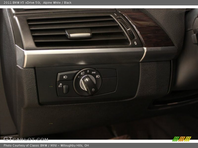 Alpine White / Black 2011 BMW X5 xDrive 50i