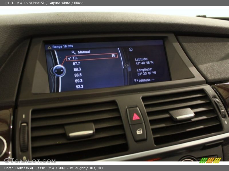 Alpine White / Black 2011 BMW X5 xDrive 50i