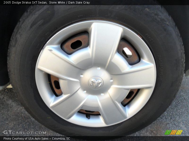 Stone White / Dark Slate Gray 2005 Dodge Stratus SXT Sedan