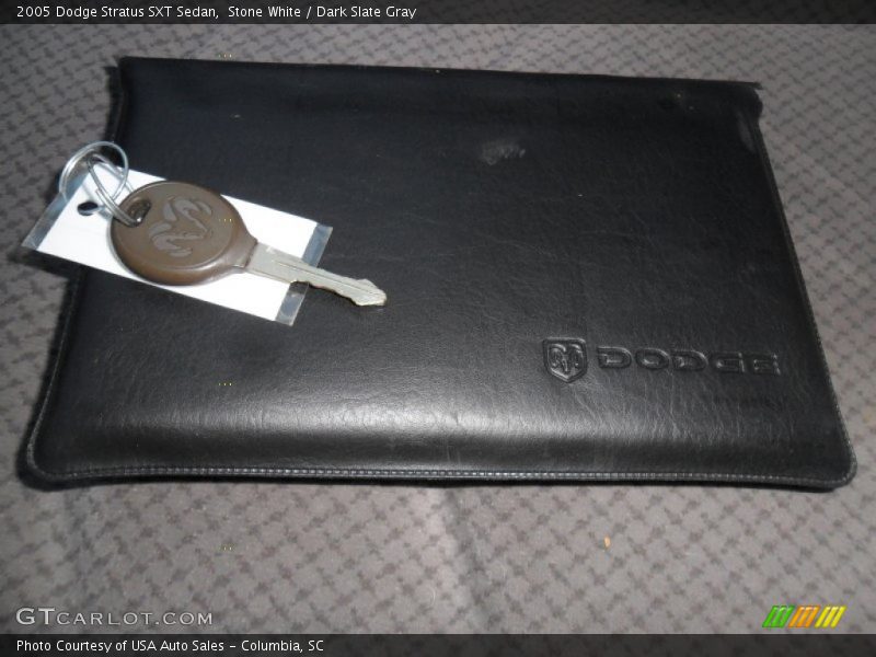 Stone White / Dark Slate Gray 2005 Dodge Stratus SXT Sedan