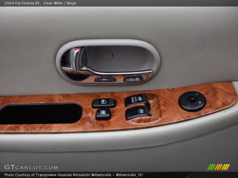 Clear White / Beige 2004 Kia Sedona EX