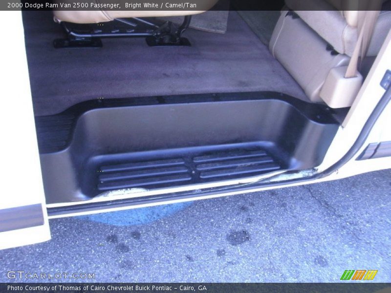 Bright White / Camel/Tan 2000 Dodge Ram Van 2500 Passenger