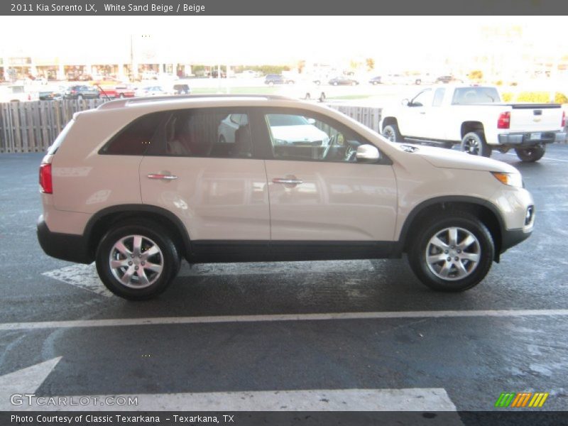 White Sand Beige / Beige 2011 Kia Sorento LX