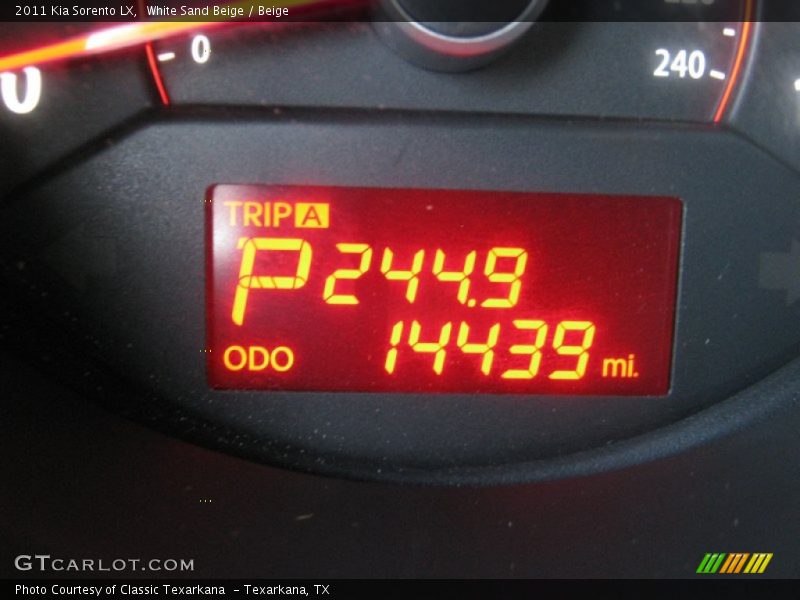 White Sand Beige / Beige 2011 Kia Sorento LX