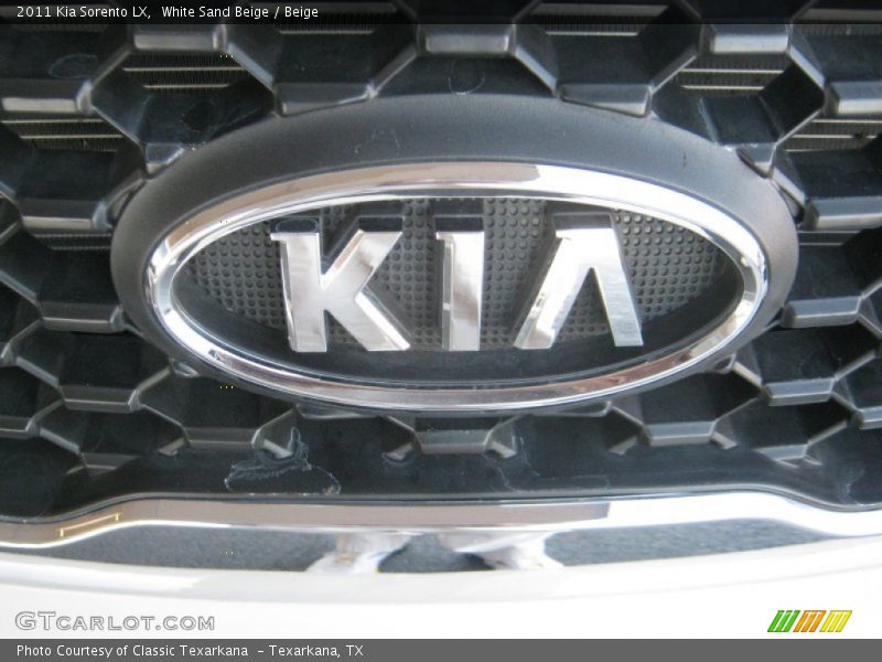 White Sand Beige / Beige 2011 Kia Sorento LX