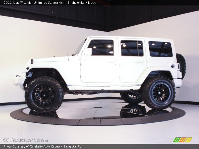 Bright White / Black 2011 Jeep Wrangler Unlimited Sahara 4x4