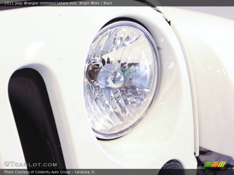 Bright White / Black 2011 Jeep Wrangler Unlimited Sahara 4x4