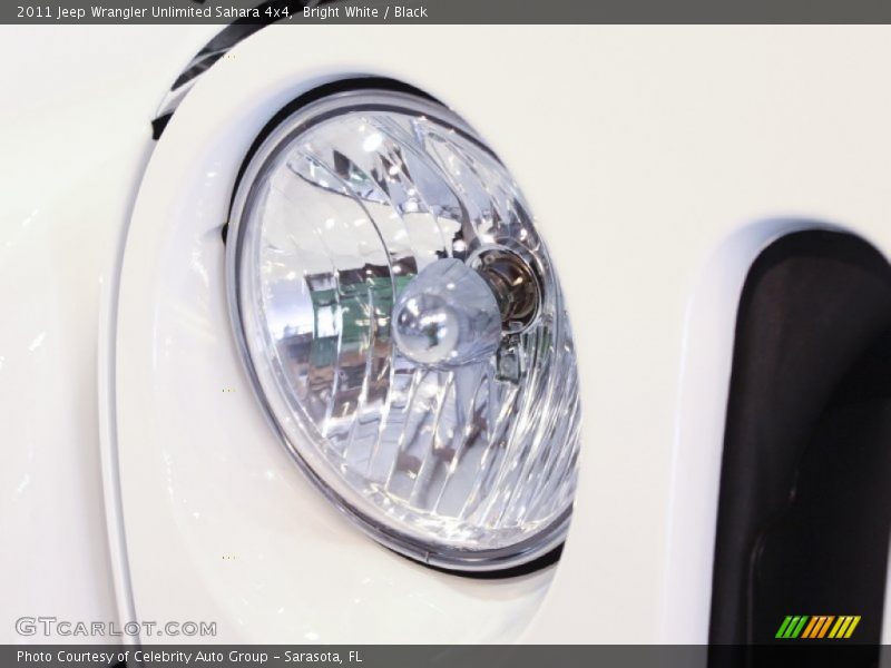 Bright White / Black 2011 Jeep Wrangler Unlimited Sahara 4x4