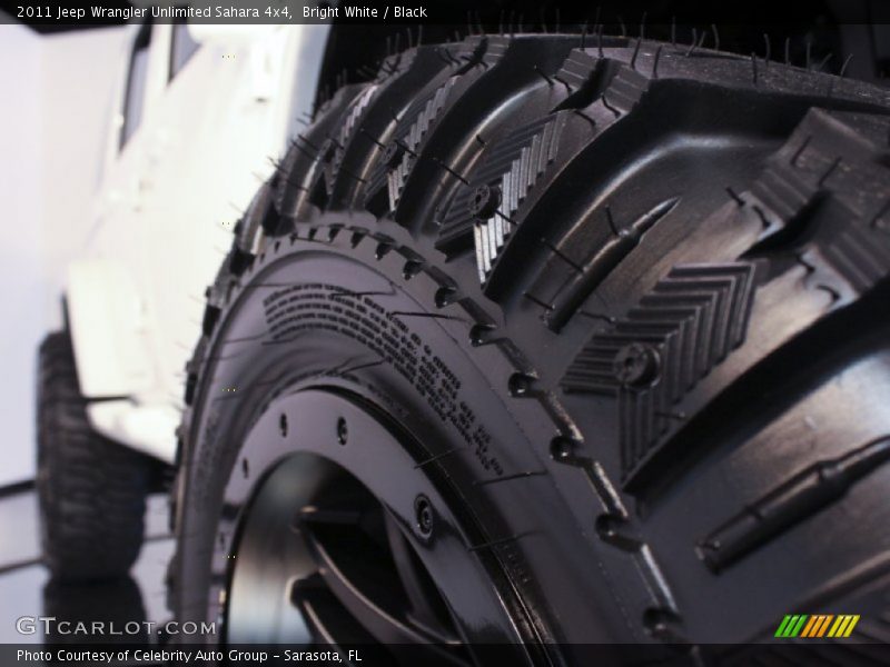 Bright White / Black 2011 Jeep Wrangler Unlimited Sahara 4x4