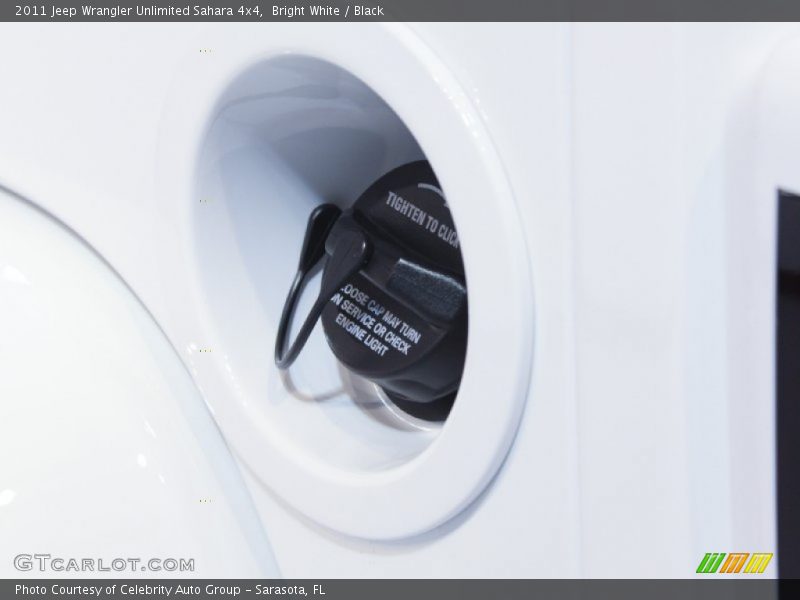 Bright White / Black 2011 Jeep Wrangler Unlimited Sahara 4x4
