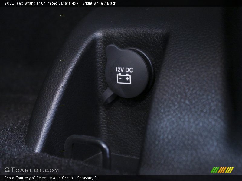 Bright White / Black 2011 Jeep Wrangler Unlimited Sahara 4x4