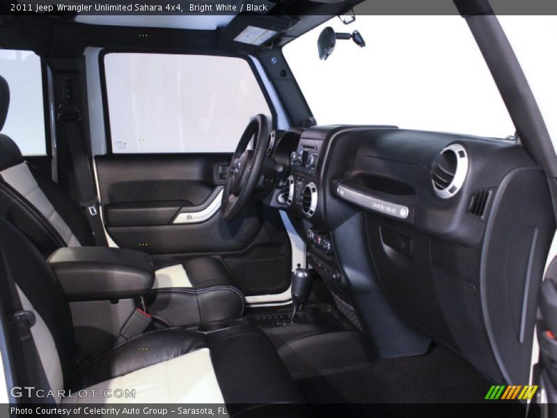 Bright White / Black 2011 Jeep Wrangler Unlimited Sahara 4x4