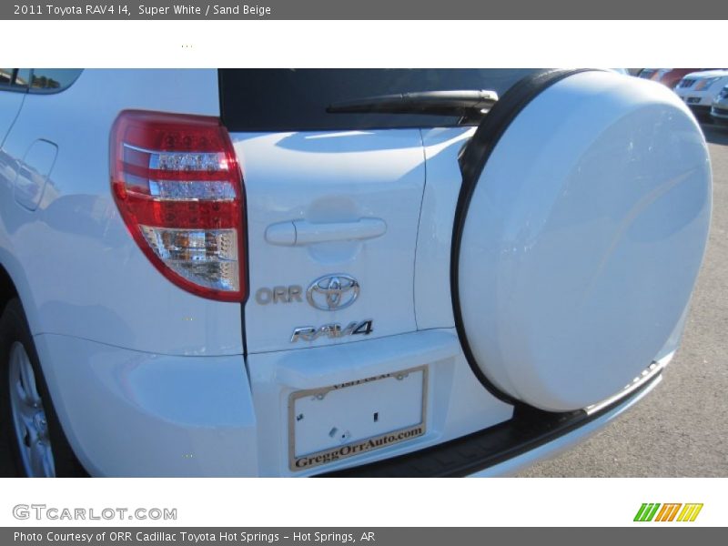 Super White / Sand Beige 2011 Toyota RAV4 I4