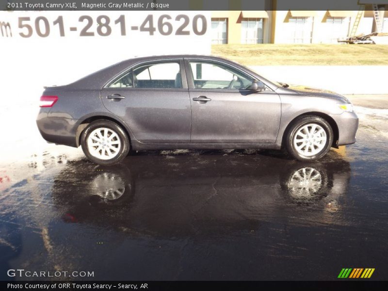 Magnetic Gray Metallic / Bisque 2011 Toyota Camry XLE