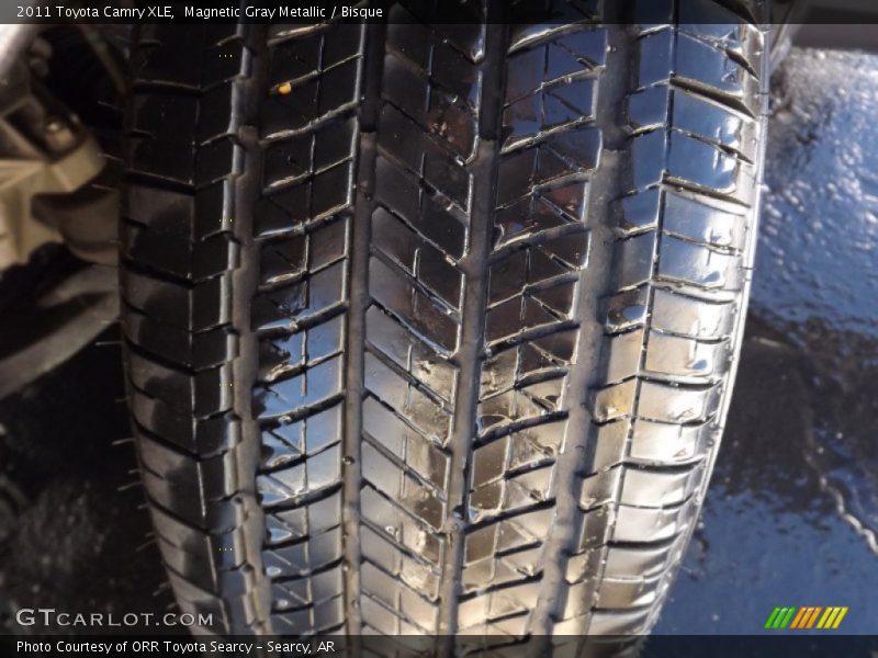 Magnetic Gray Metallic / Bisque 2011 Toyota Camry XLE