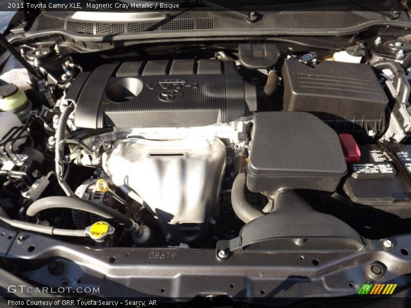 Magnetic Gray Metallic / Bisque 2011 Toyota Camry XLE