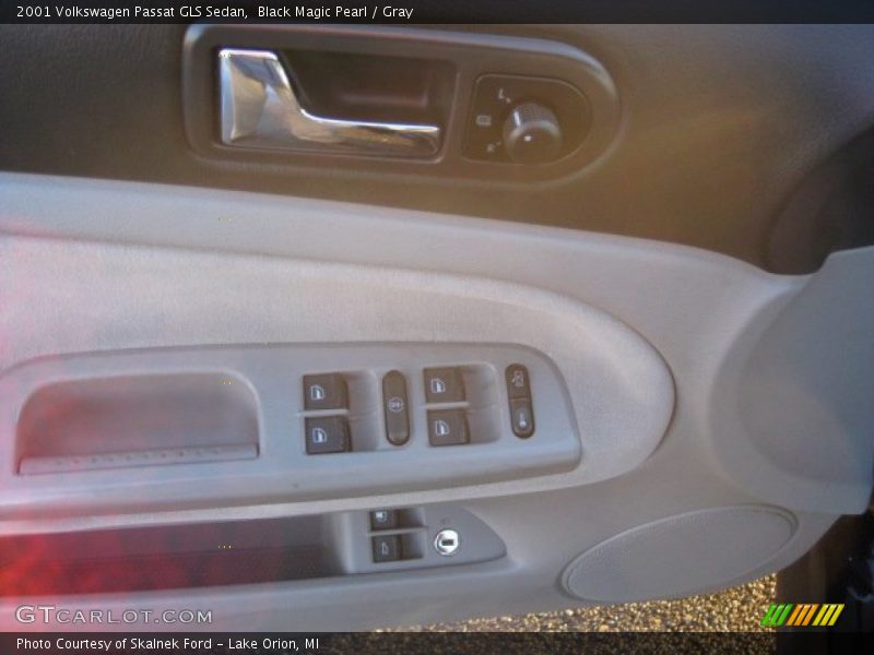 Black Magic Pearl / Gray 2001 Volkswagen Passat GLS Sedan