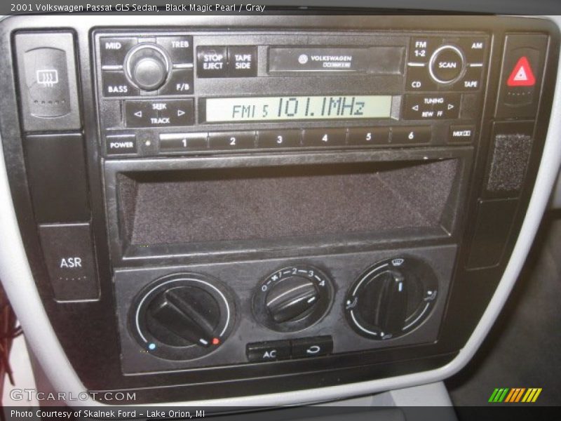 Black Magic Pearl / Gray 2001 Volkswagen Passat GLS Sedan