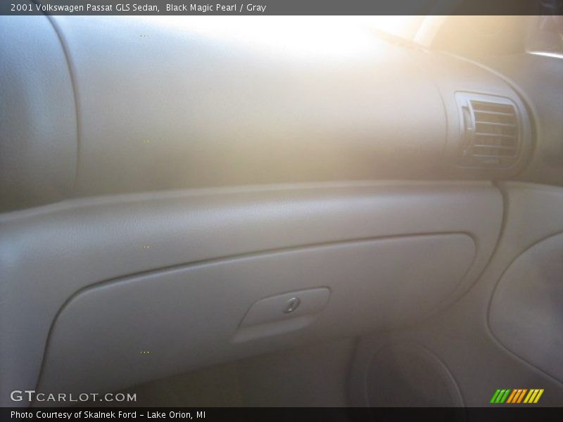 Black Magic Pearl / Gray 2001 Volkswagen Passat GLS Sedan