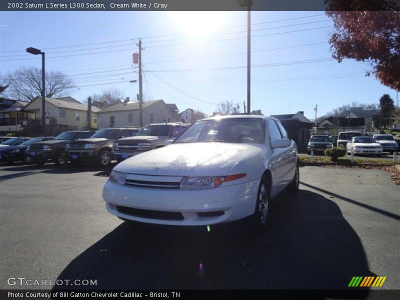 Cream White / Gray 2002 Saturn L Series L300 Sedan
