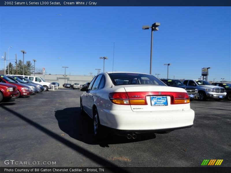 Cream White / Gray 2002 Saturn L Series L300 Sedan