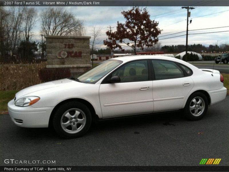 Vibrant White / Medium/Dark Flint 2007 Ford Taurus SE