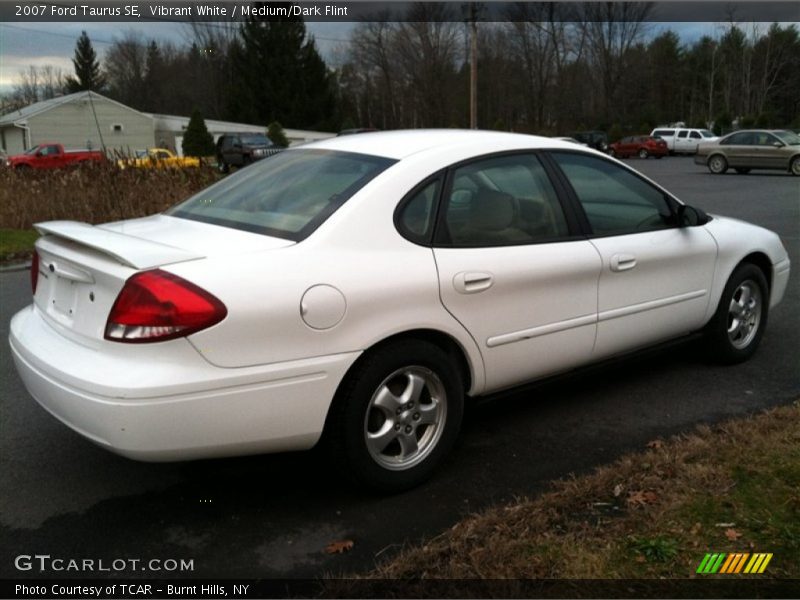 Vibrant White / Medium/Dark Flint 2007 Ford Taurus SE