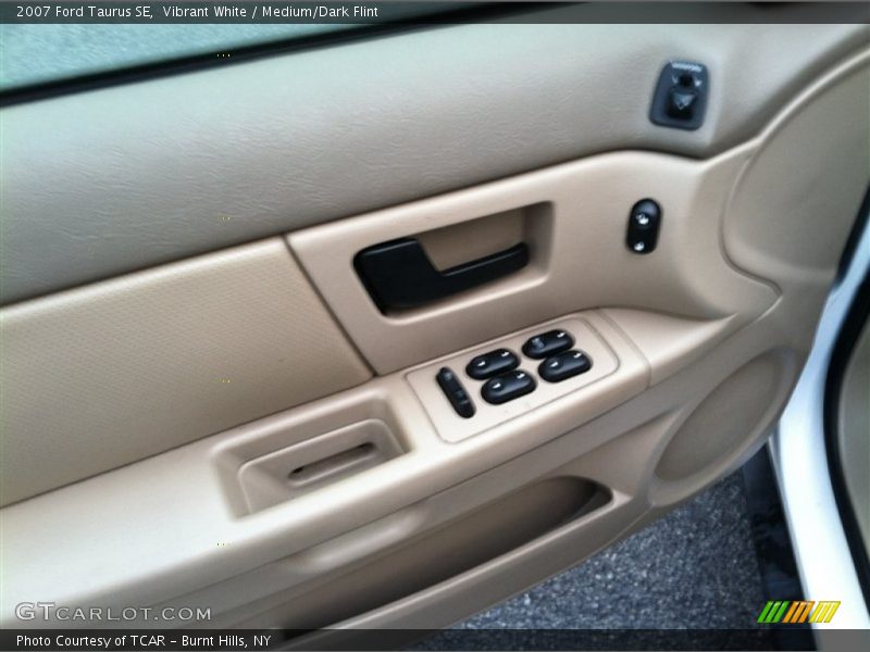 Vibrant White / Medium/Dark Flint 2007 Ford Taurus SE