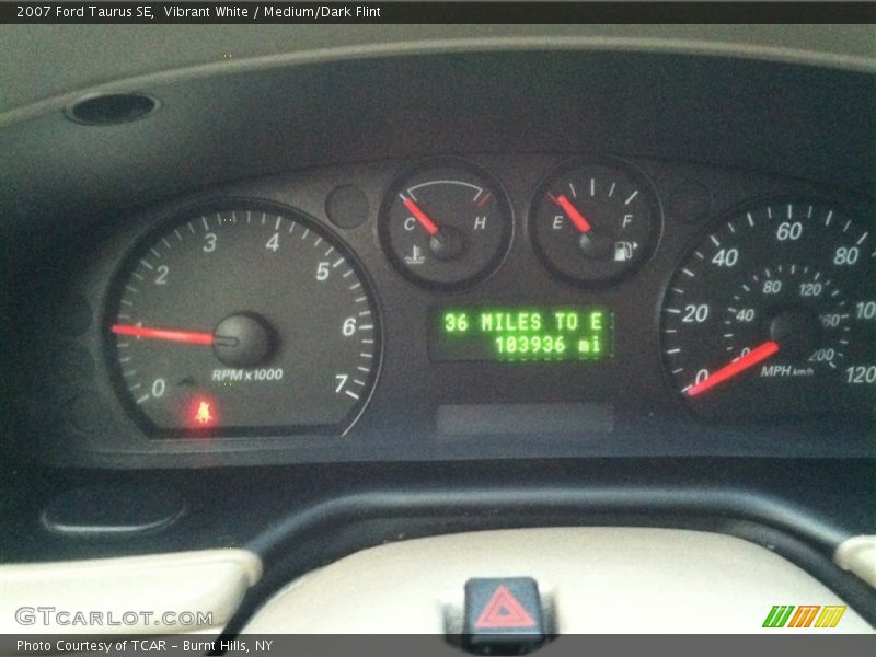 Vibrant White / Medium/Dark Flint 2007 Ford Taurus SE