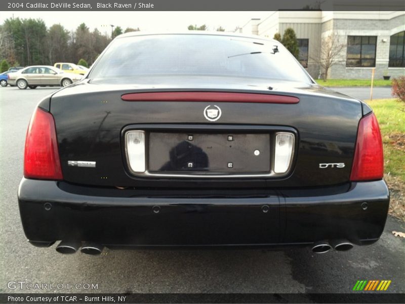 Black Raven / Shale 2004 Cadillac DeVille Sedan