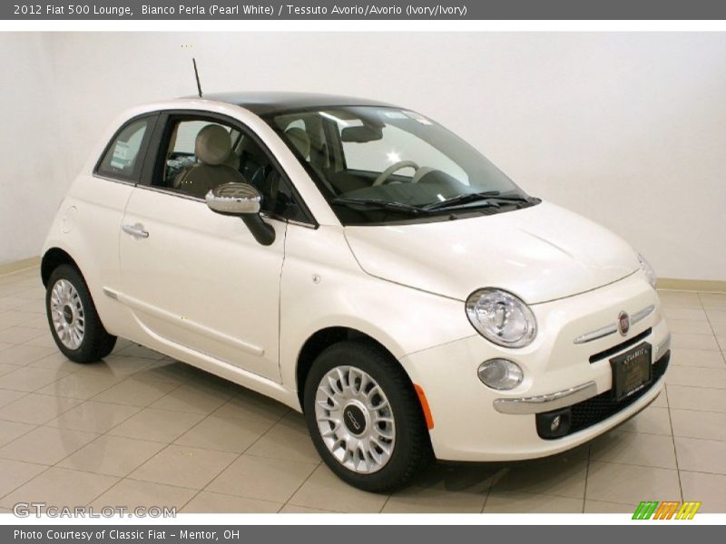 Bianco Perla (Pearl White) / Tessuto Avorio/Avorio (Ivory/Ivory) 2012 Fiat 500 Lounge