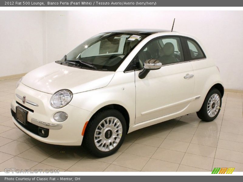Bianco Perla (Pearl White) / Tessuto Avorio/Avorio (Ivory/Ivory) 2012 Fiat 500 Lounge
