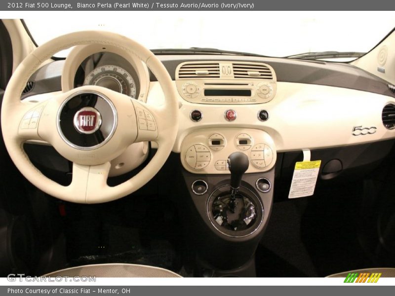 Bianco Perla (Pearl White) / Tessuto Avorio/Avorio (Ivory/Ivory) 2012 Fiat 500 Lounge