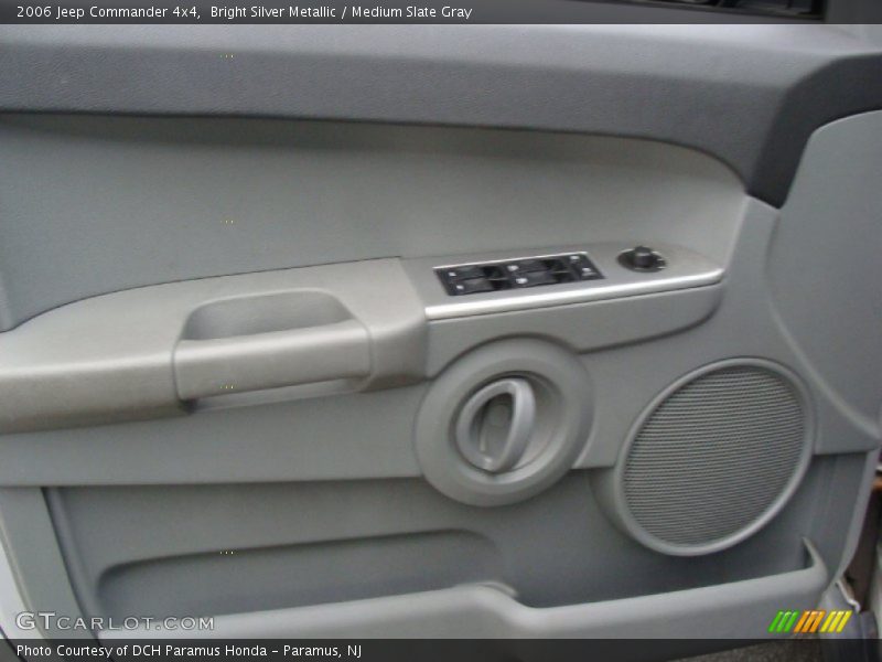 Bright Silver Metallic / Medium Slate Gray 2006 Jeep Commander 4x4