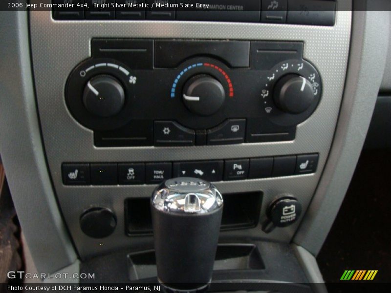 Bright Silver Metallic / Medium Slate Gray 2006 Jeep Commander 4x4