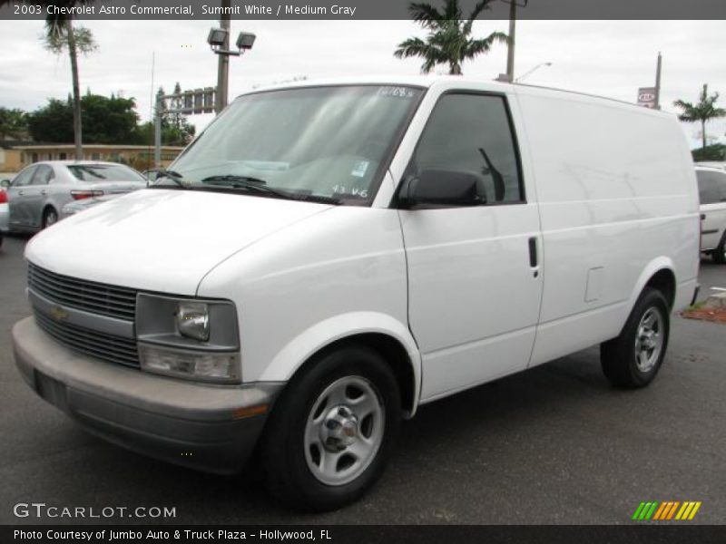 Front 3/4 View of 2003 Astro Commercial