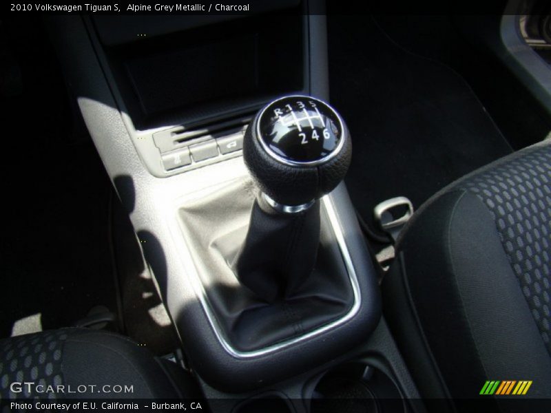 Alpine Grey Metallic / Charcoal 2010 Volkswagen Tiguan S