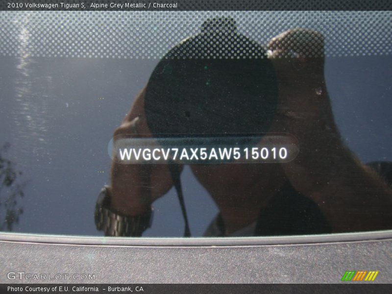 Alpine Grey Metallic / Charcoal 2010 Volkswagen Tiguan S