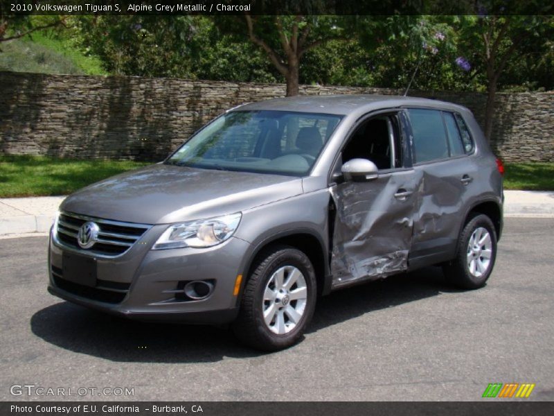 Alpine Grey Metallic / Charcoal 2010 Volkswagen Tiguan S